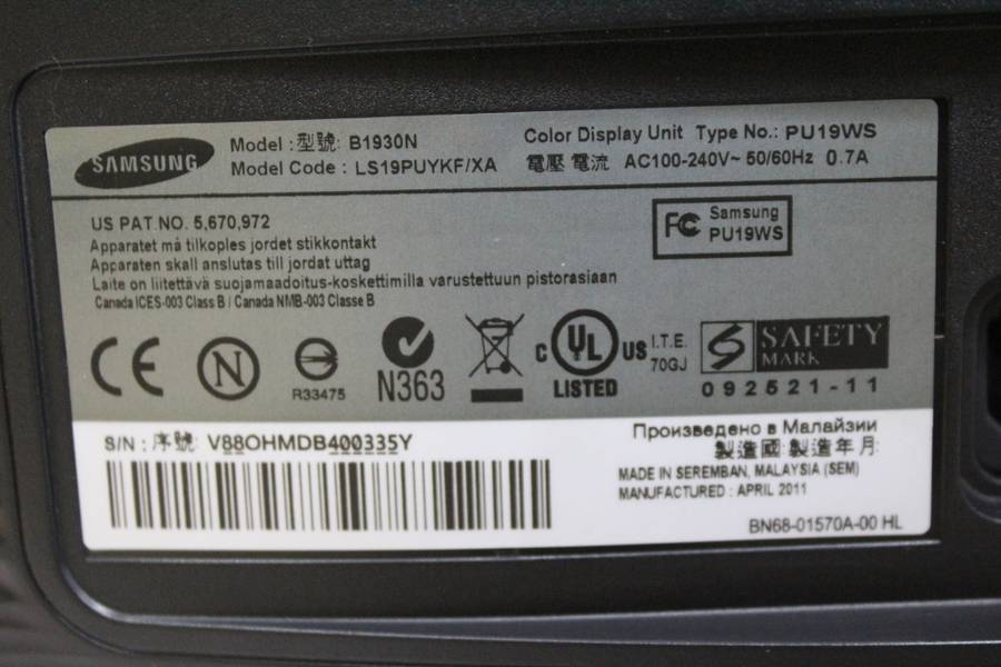 Samsung B1930N 18.5` Widescreen LCD Monitor (High Gloss Black)