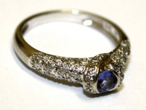 9ct WHITE GOLD DIAMOND TANZANITE RING