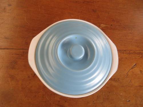 LOVELY BLUE TRATELLI CERAMIC CASSEROLE  DISH WITH LID