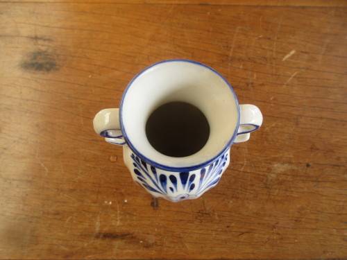 BEAUTIFUL TWIN HANDLED BLUE VASE