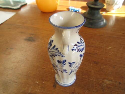 BEAUTIFUL TWIN HANDLED BLUE VASE
