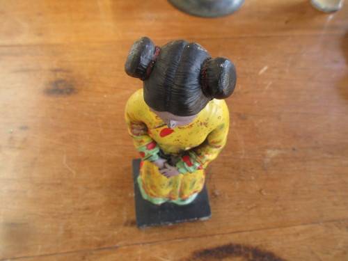 LOVELY ORIENTAL YOUNG LADY IN YELLOW OUTFIT