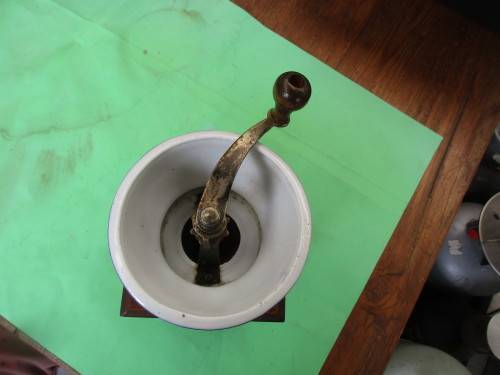 CERAMIC AND WOOD COFFEE GRINDER