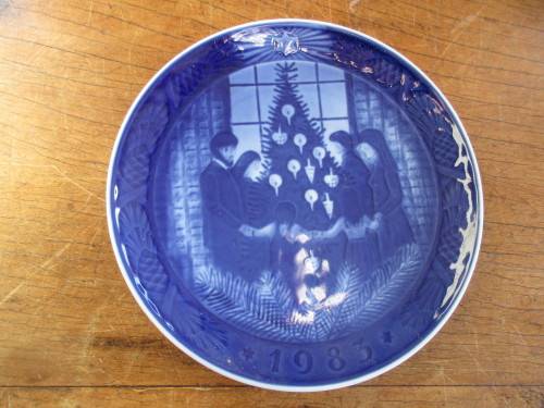 ROYAL COPENHAGEN DENMARK DISPLAY PLATE MERRY CHRISTMAS
