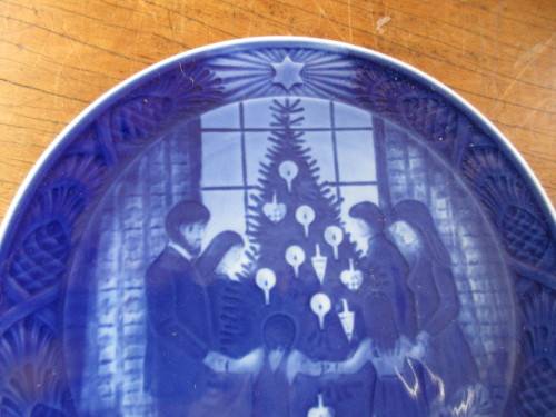 ROYAL COPENHAGEN DENMARK DISPLAY PLATE MERRY CHRISTMAS