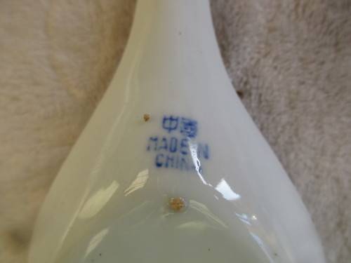 THREE CHINESE ITEMS 1 ZHONGGUO CHINESE PLATE AND TWO ZHONGGUO JINGDEZHEN SPOONS RICE PATTERN 1970,S