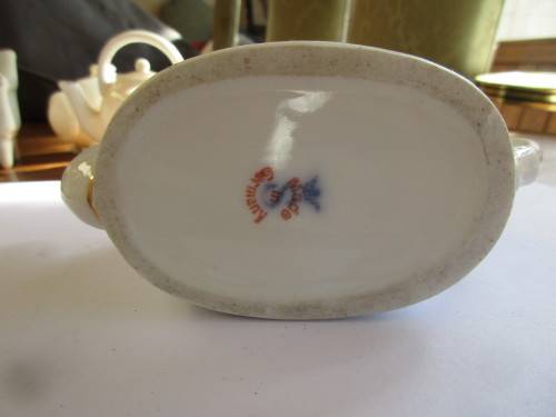 COLLECTION 4 MINIATURE CHINA ITEMS
