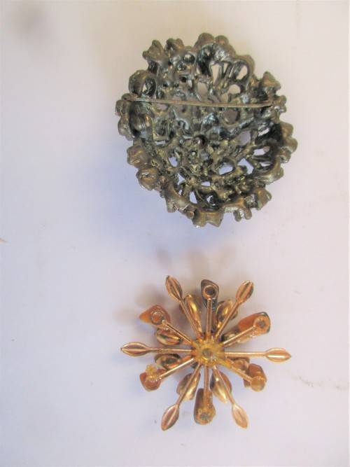 BEAUTIFUL TWO 1960'S BROOCHES ONE TIGERS EYE STONES  THE OTHER BROOCH  ORANGE PASTE