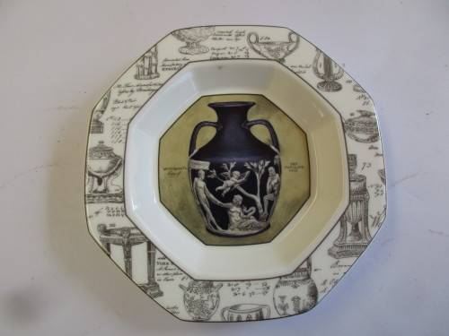 BEAUTIFUL TWO WEDGWOOD ITEMS A  HEART SHAPED ASH BOWL AND A NUT DISH DEPICTING THE PORTLAND VASE
