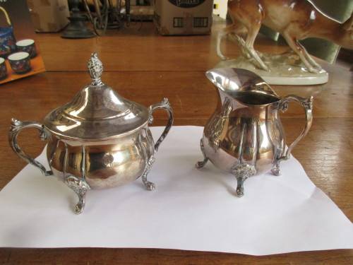 BEAUTIFUL SILVER PLATE  CREAMER AND SUGAR BOWL