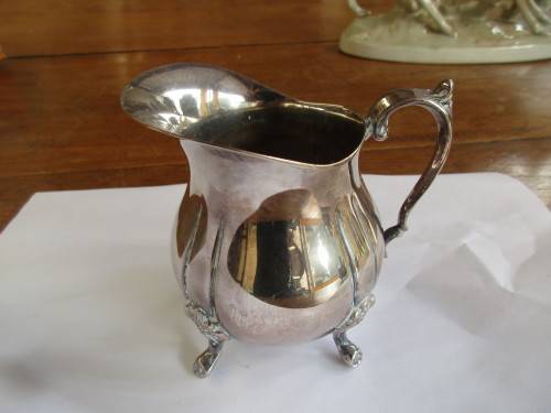 BEAUTIFUL SILVER PLATE  CREAMER AND SUGAR BOWL