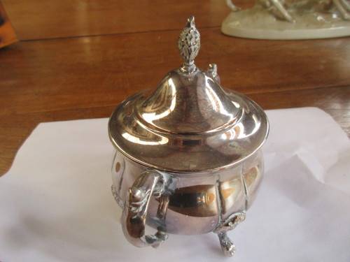 BEAUTIFUL SILVER PLATE  CREAMER AND SUGAR BOWL