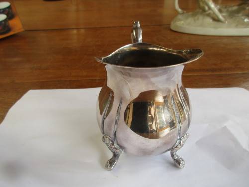 BEAUTIFUL SILVER PLATE  CREAMER AND SUGAR BOWL