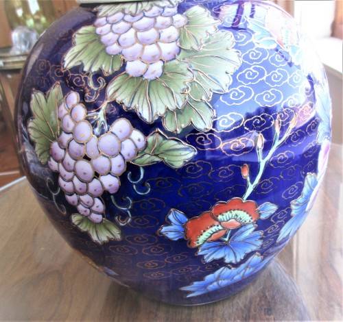 BEAUTIFUL HUGE CHINESE GINGER JAR  WITH LID ZHONGGUO ZHI ZAO  C 1980`S
