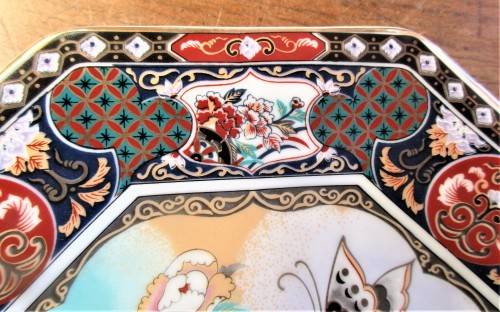 BEAUTIFUL OCTAGONAL (8 SIDED) JAPANESE SEIZAN GAMA DISPLAY PLATE C1970`S