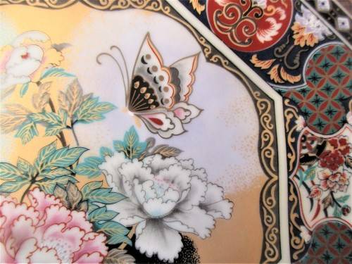 BEAUTIFUL OCTAGONAL (8 SIDED) JAPANESE SEIZAN GAMA DISPLAY PLATE C1970`S