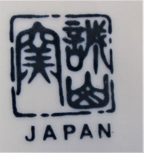 BEAUTIFUL OCTAGONAL (8 SIDED) JAPANESE SEIZAN GAMA DISPLAY PLATE C1970`S