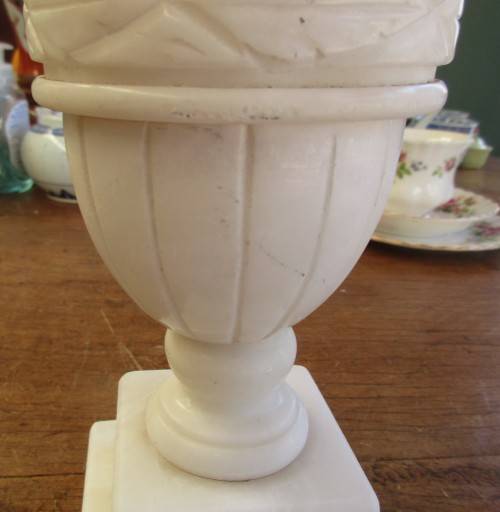 BEAUTIFUL ALABASTER WHITE LAMP