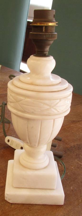 BEAUTIFUL ALABASTER WHITE LAMP