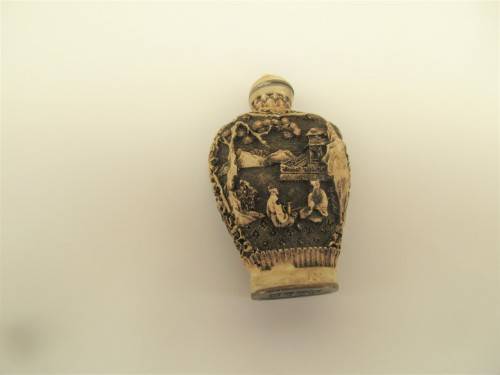 BEAUTIFUL CHINESE  HANDCARVED  WHITE RESIN  SNUFF BOTTLE