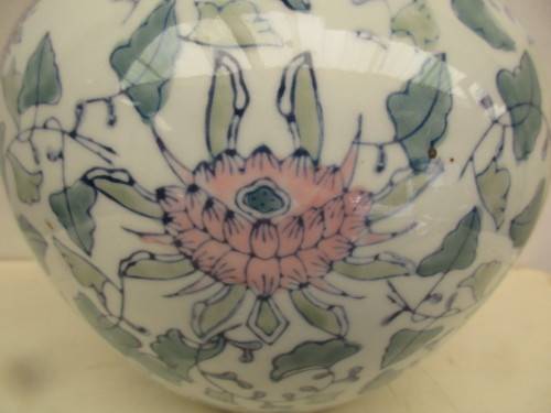 BEAUTIFUL CHINESE ZHONGGUO JINGDEZHEN  VASE C 1960 HANDPAINTED.