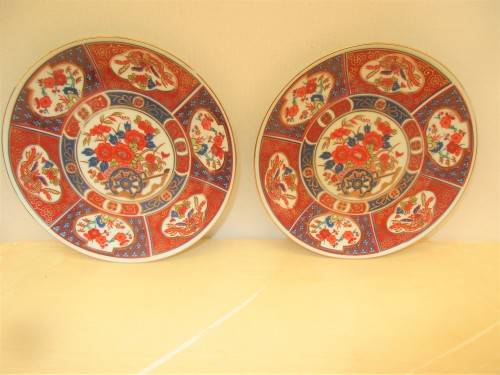 PAIR JAPANESE PROBABLY IMARI PLATES