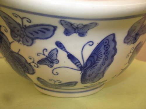 BEAUTIFUL MING BLUE AND WHITE SALAD DISH HANDPAINTED UNDERGLAZE  BUTTERFLY PATTERN
