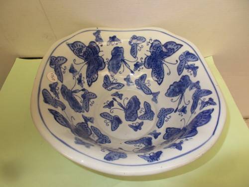 BEAUTIFUL MING BLUE AND WHITE SALAD DISH HANDPAINTED UNDERGLAZE  BUTTERFLY PATTERN