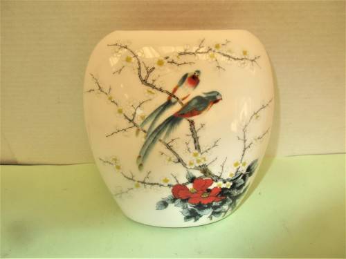BEAUTIFUL JAY CHINA SPILL VASE  1980`S