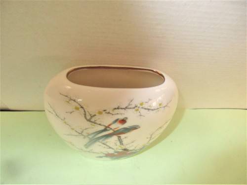 BEAUTIFUL JAY CHINA SPILL VASE  1980`S