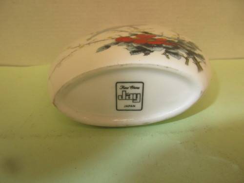 BEAUTIFUL JAY CHINA SPILL VASE  1980`S