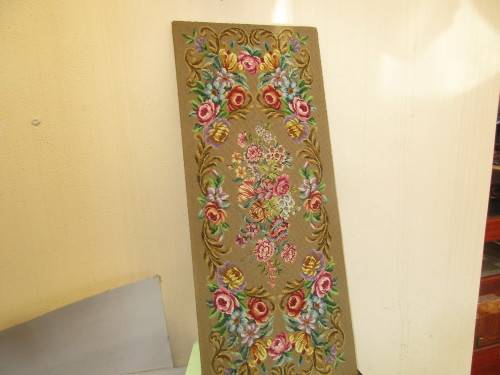 BIG TAPESTRY ON BOARD ROSES
