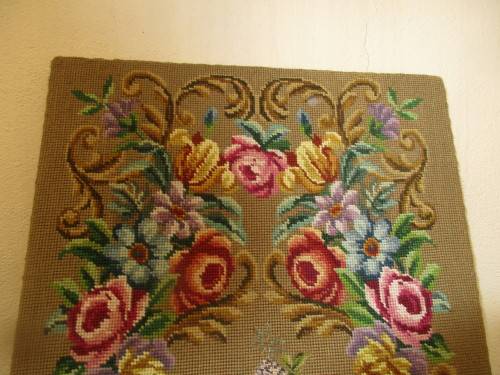 BIG TAPESTRY ON BOARD ROSES