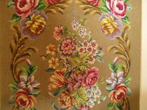 BIG TAPESTRY ON BOARD ROSES