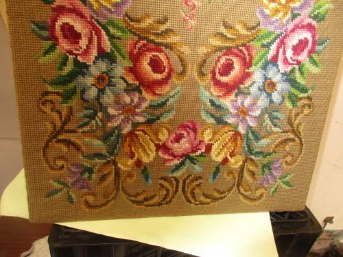 BIG TAPESTRY ON BOARD ROSES