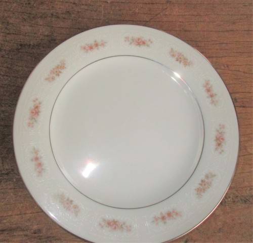 TWENTY FIVE RC CHINA ( DIVISION OF NORITAKE) PLATES SRI LANKA
