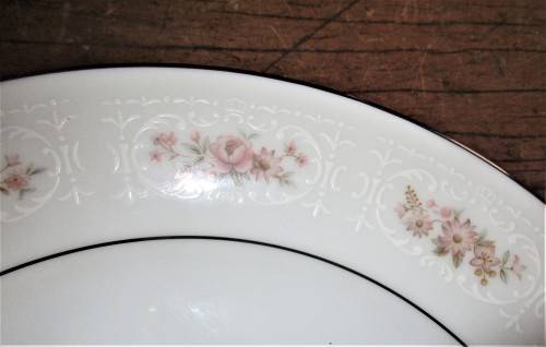 TWENTY FIVE RC CHINA ( DIVISION OF NORITAKE) PLATES SRI LANKA