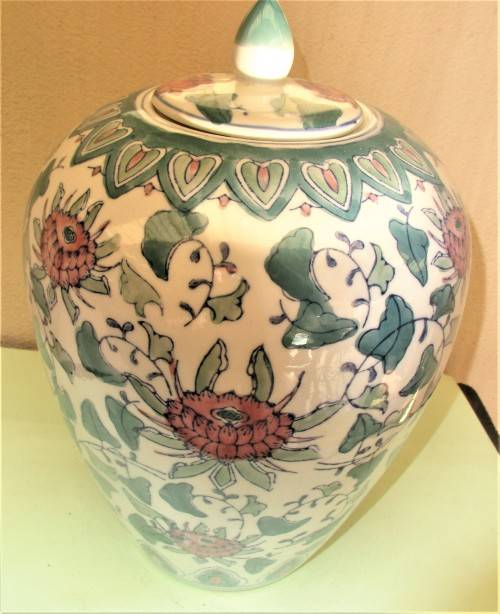 BEAUTIFUL BIG ZHONGGUO ZHI ZAO TEMPLE JAR HANDPAINTED C 1970