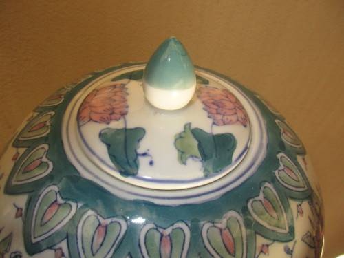 BEAUTIFUL BIG ZHONGGUO ZHI ZAO TEMPLE JAR HANDPAINTED C 1970