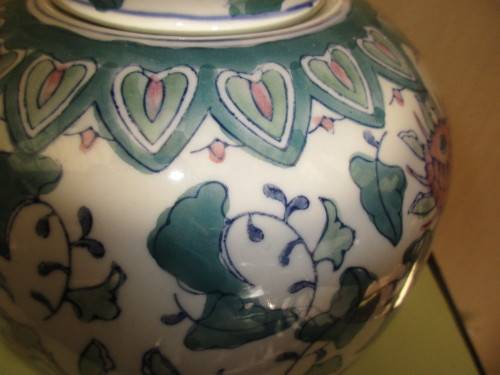 BEAUTIFUL BIG ZHONGGUO ZHI ZAO TEMPLE JAR HANDPAINTED C 1970