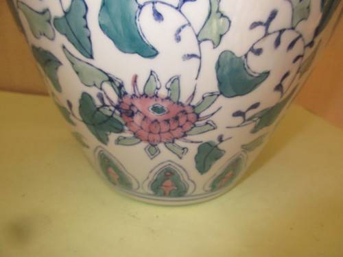 BEAUTIFUL BIG ZHONGGUO ZHI ZAO TEMPLE JAR HANDPAINTED C 1970