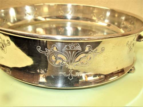 BEAUTIFUL SILVER PLATED TRAY ON THREE BALL FEET
