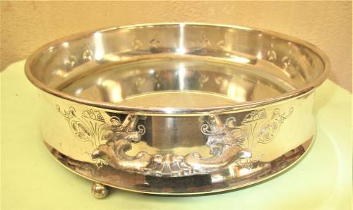 BEAUTIFUL SILVER PLATED TRAY ON THREE BALL FEET