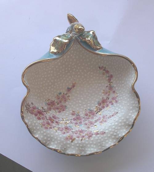 MAIOLICA HANDPAINTED SHELL DISH