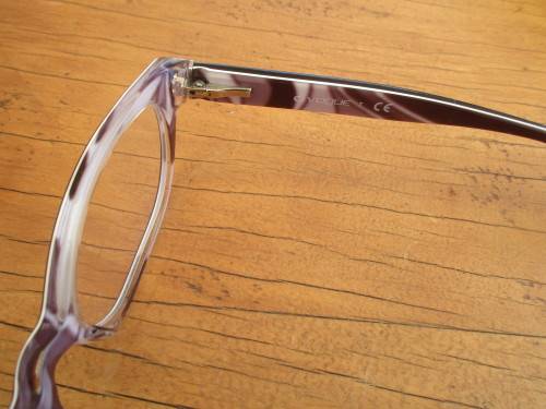 VOGUE READING GLASSES WITH ASSOCIATED BLACK CASE.