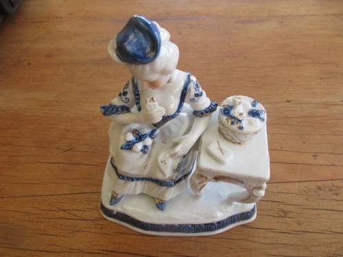 SEYMOUR ANN  CHINA `VIENNA WOODS`  JAPAN LADY  BLUE AND WHITE PORCELAIN
