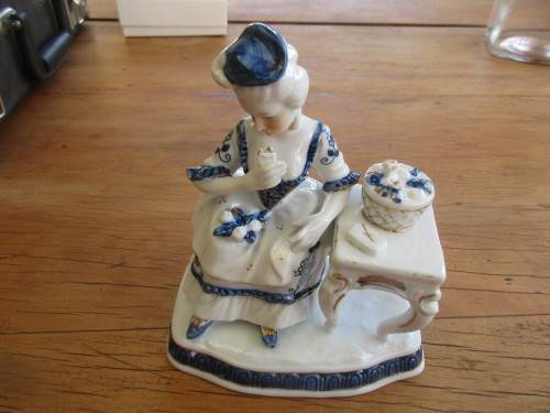 SEYMOUR ANN  CHINA `VIENNA WOODS`  JAPAN LADY  BLUE AND WHITE PORCELAIN