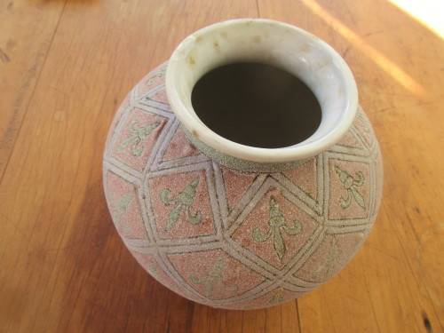 BEAUTIFUL CHINESE POTTERY BALUSTER VASE FLEUR DE LIS DESIGN