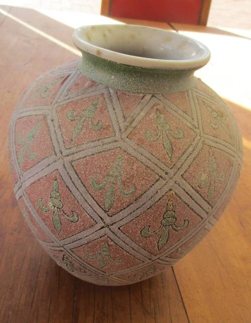 BEAUTIFUL CHINESE POTTERY BALUSTER VASE FLEUR DE LIS DESIGN