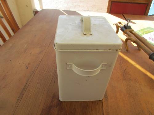 ENAMEL TIN FOR DOG FOOD